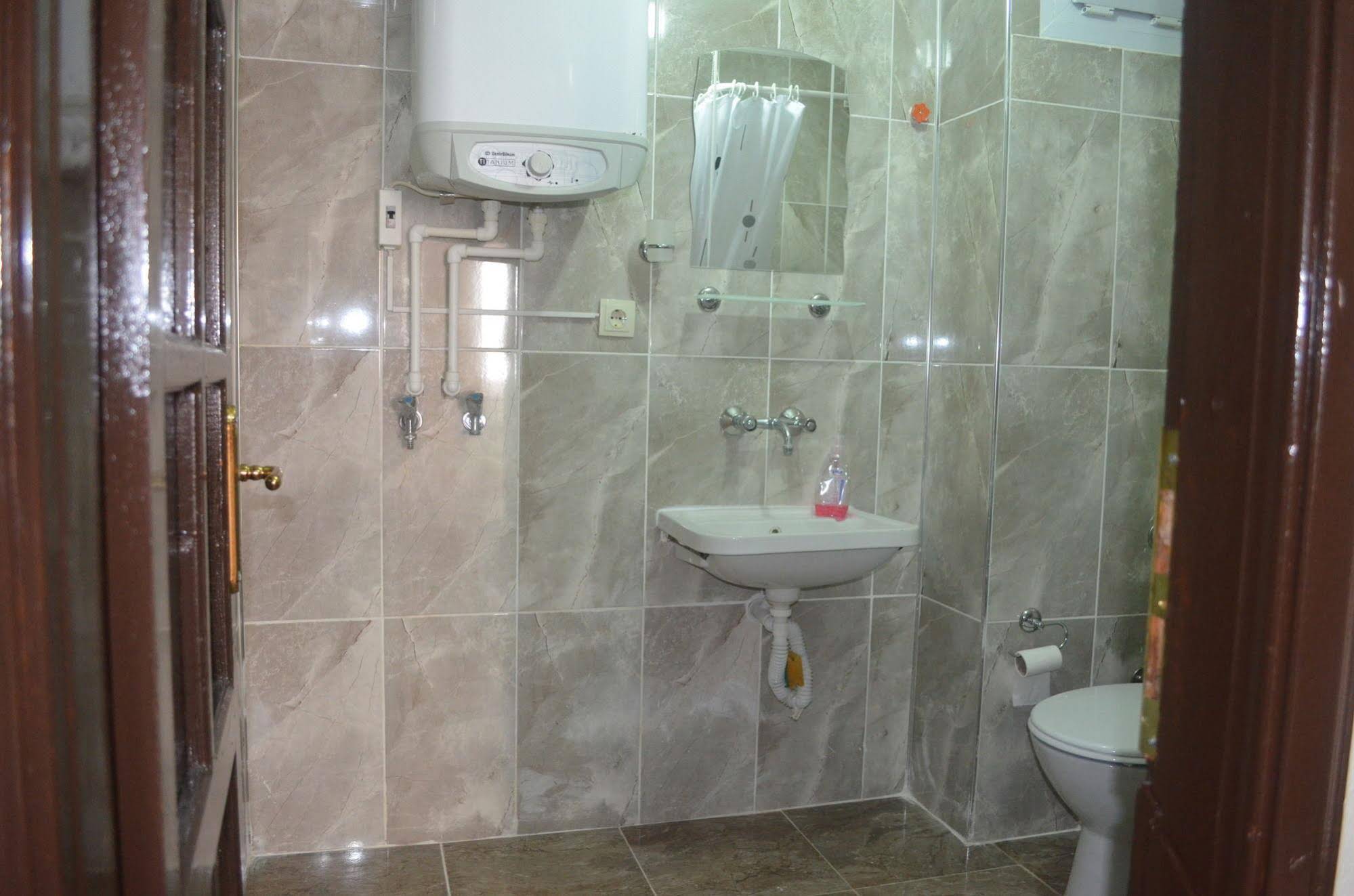 Yade Apart Pension