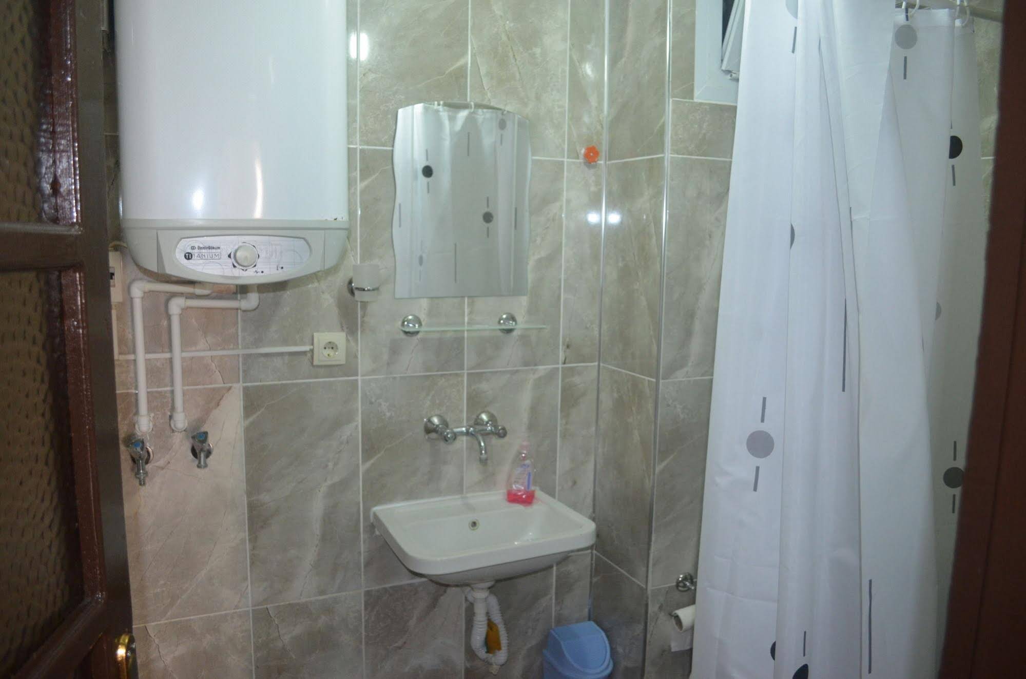 Yade Apart Pension