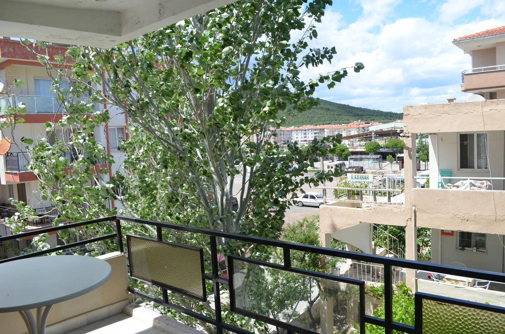 Yade Apart Pension