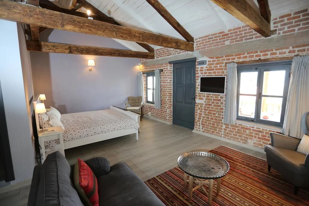 Attalos Suites Hotel