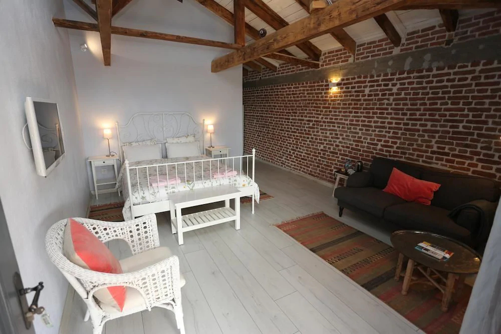 Attalos Suites Hotel