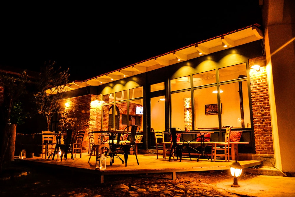 Attalos Suites Hotel