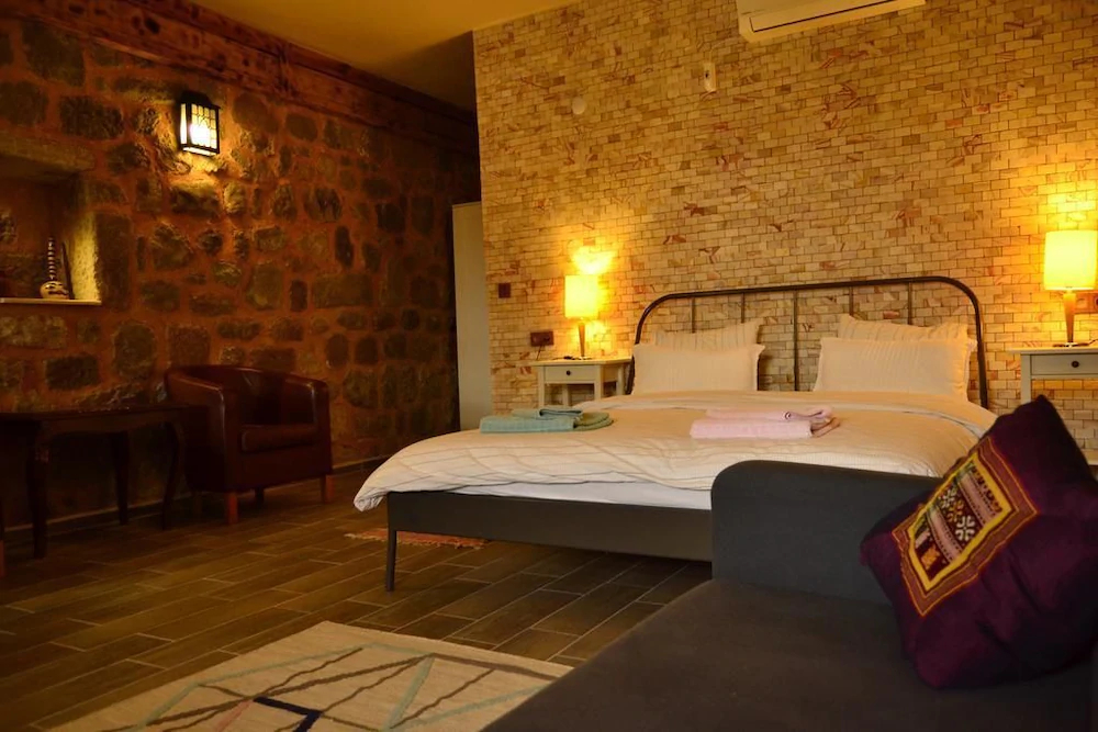 Attalos Suites Hotel