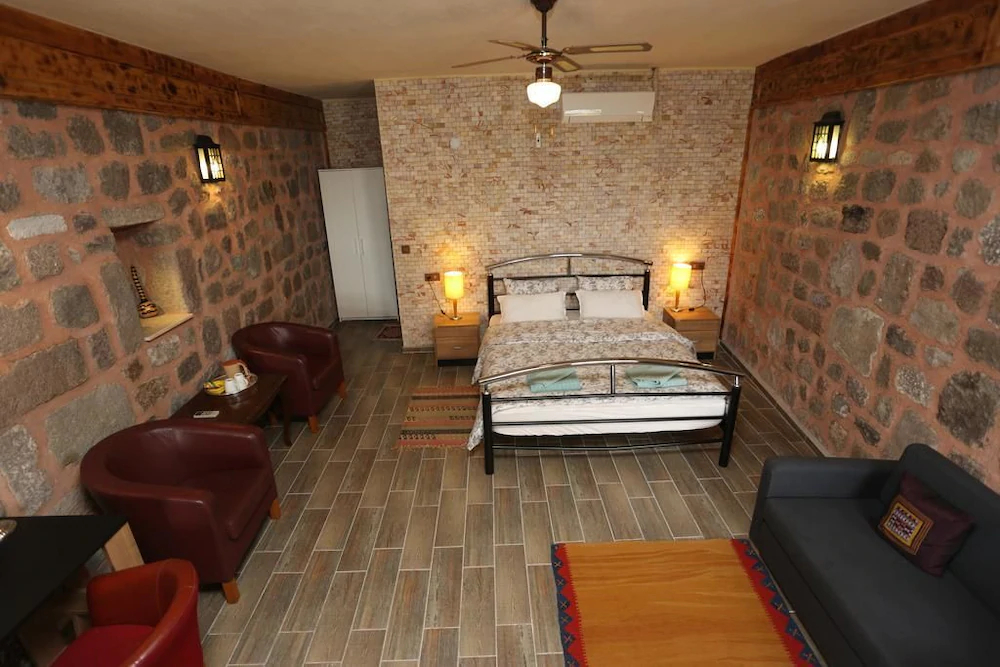 Attalos Suites Hotel