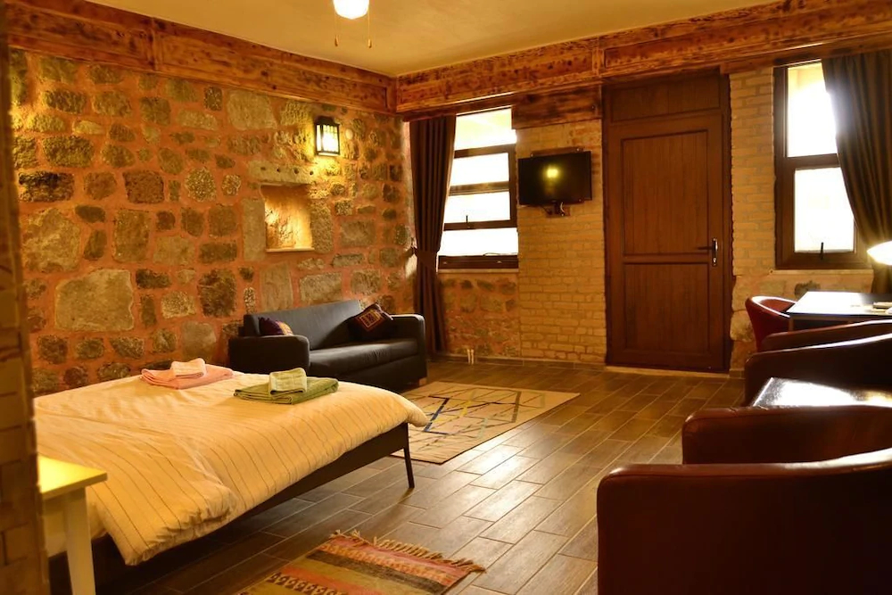 Attalos Suites Hotel