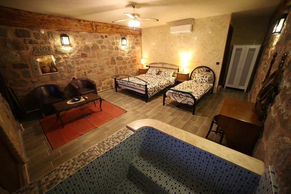 Attalos Suites Hotel