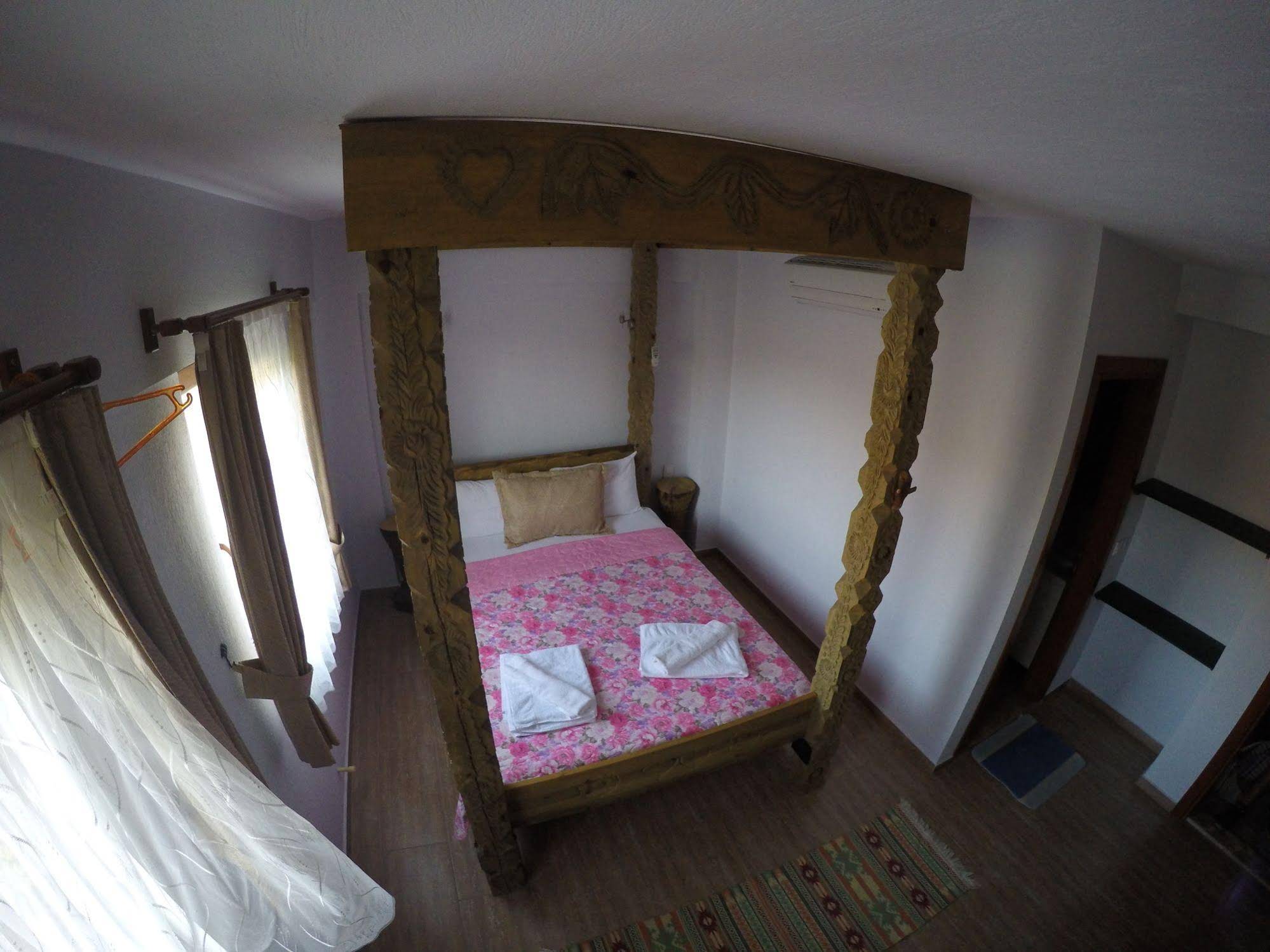 Bozcaada Iris Otel