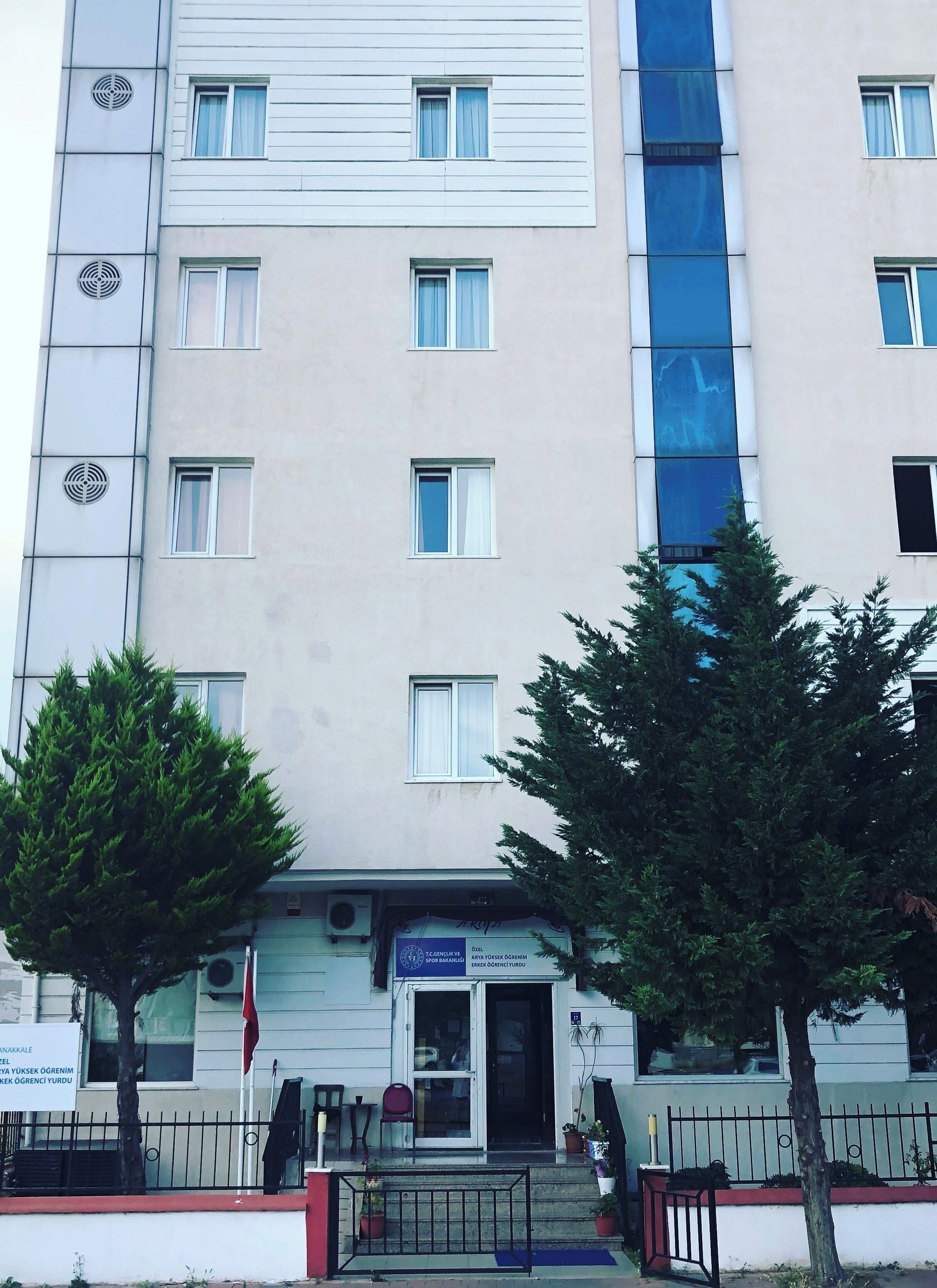 Arya Hotel