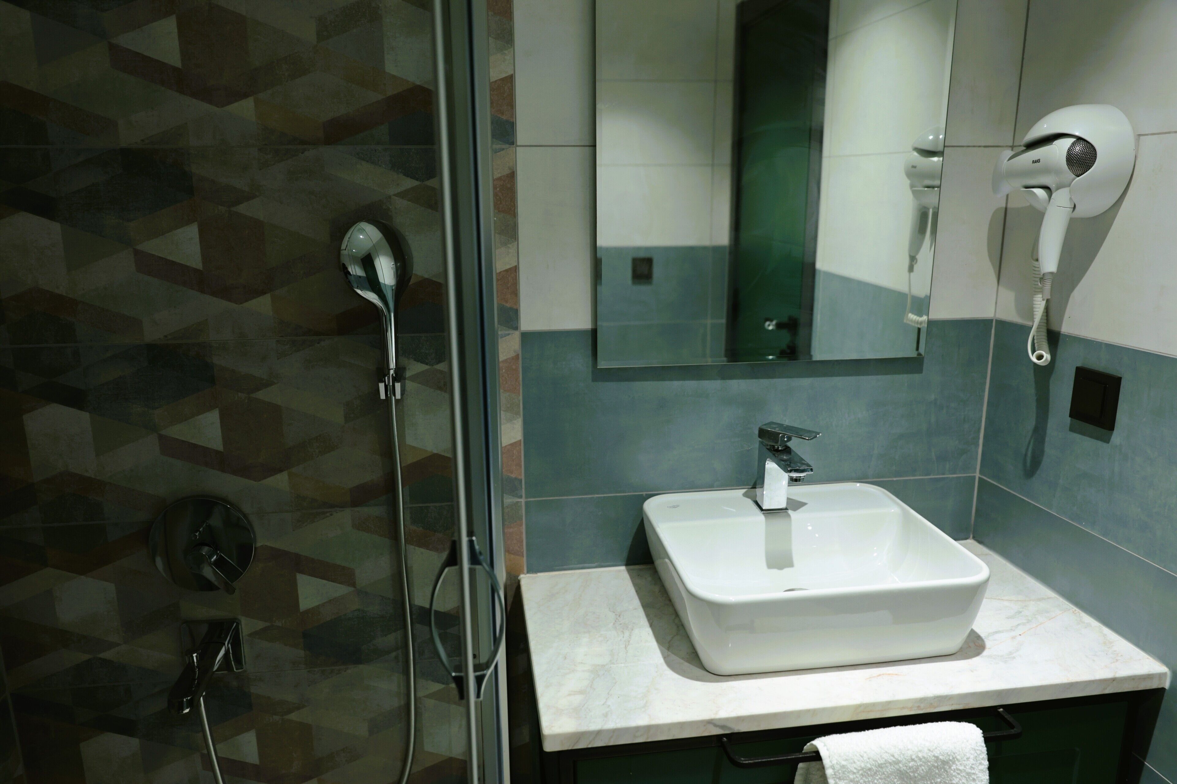 Aybek Ratio Hotel