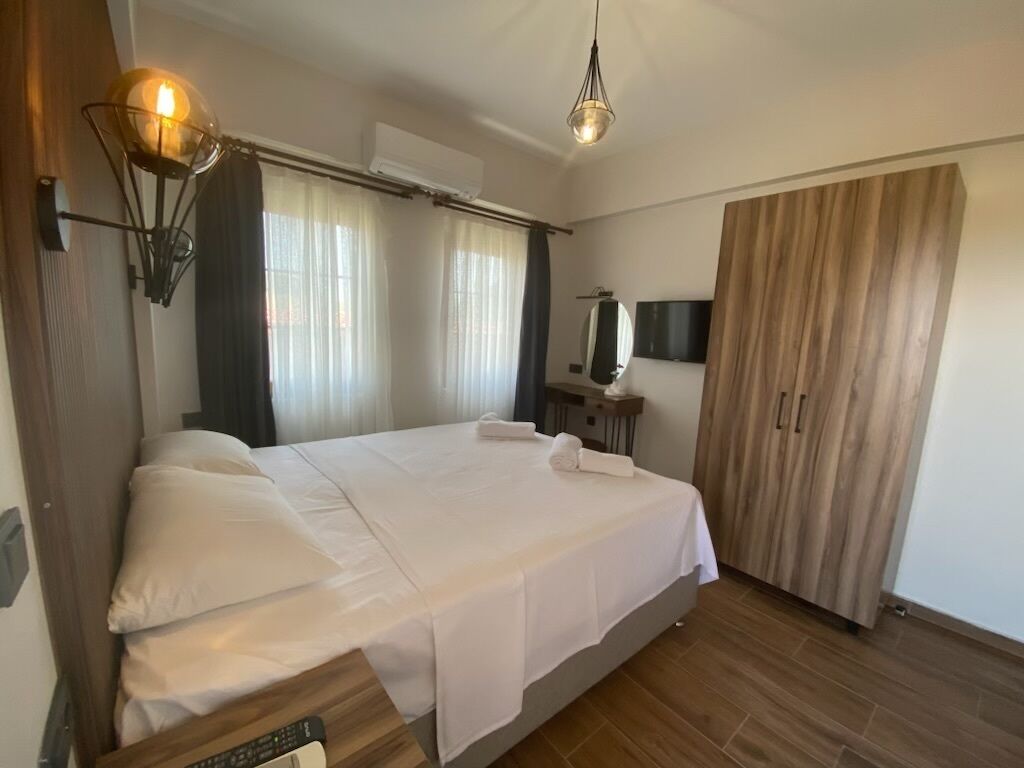 Tinos Otel & Bag Evi
