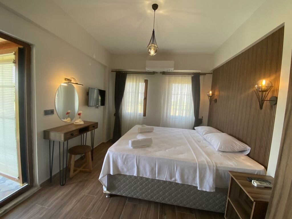 Tinos Otel & Bag Evi