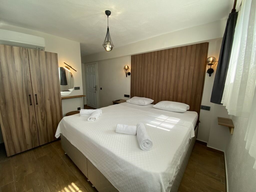 Tinos Otel & Bag Evi
