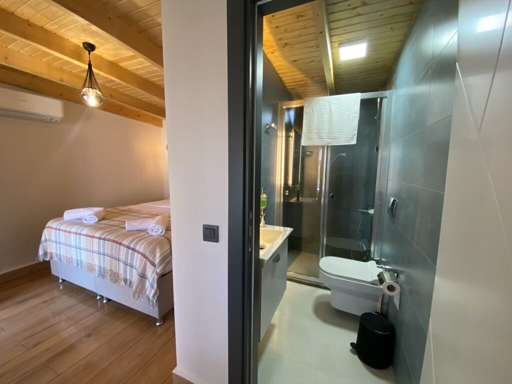 Tinos Otel & Bag Evi