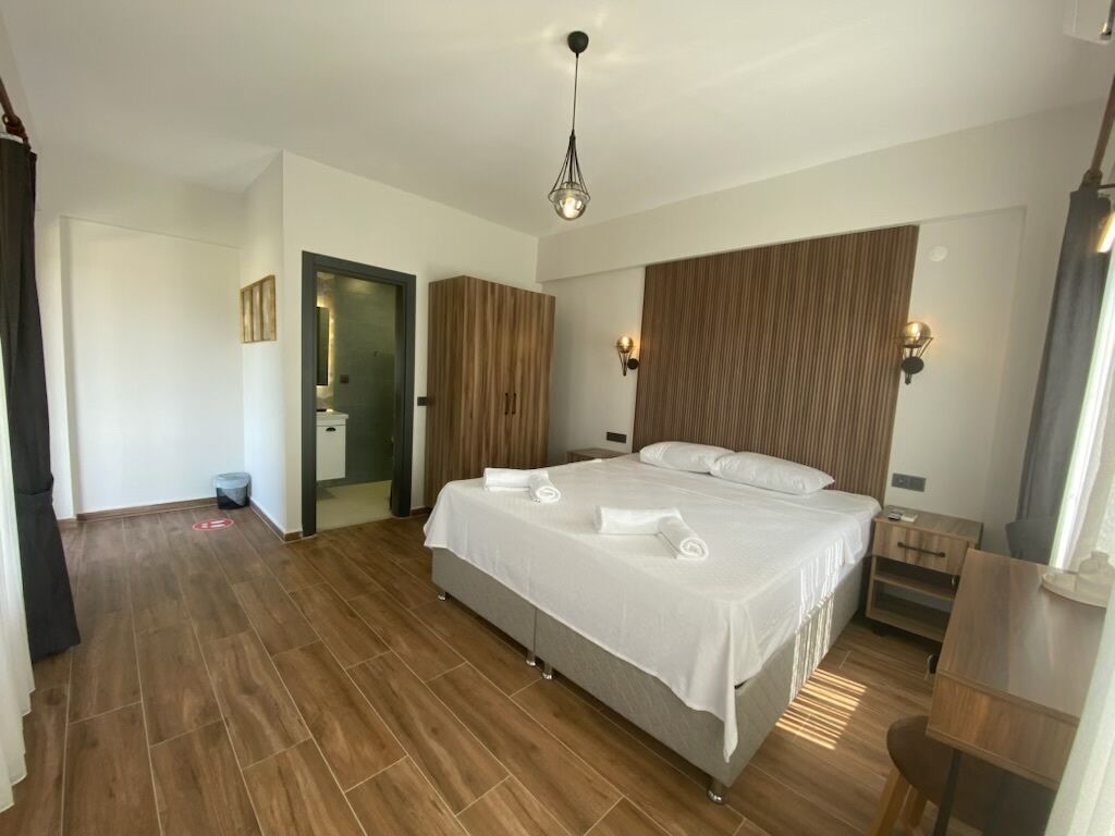 Tinos Otel & Bag Evi