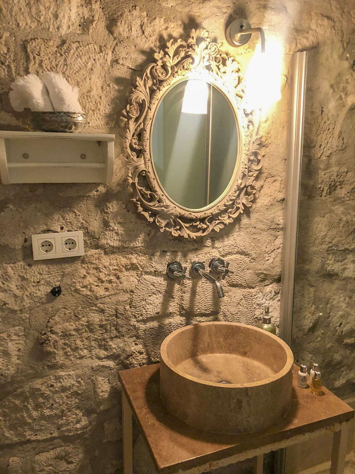 128A Hotel