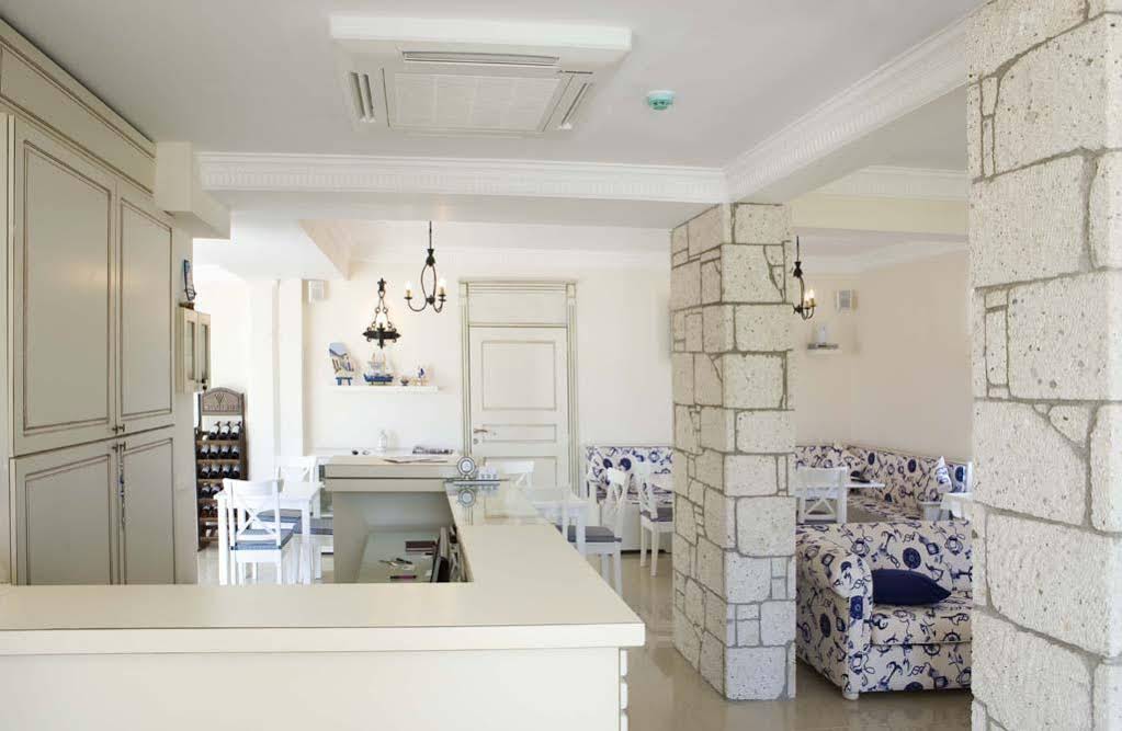 Alacati Marina Palace