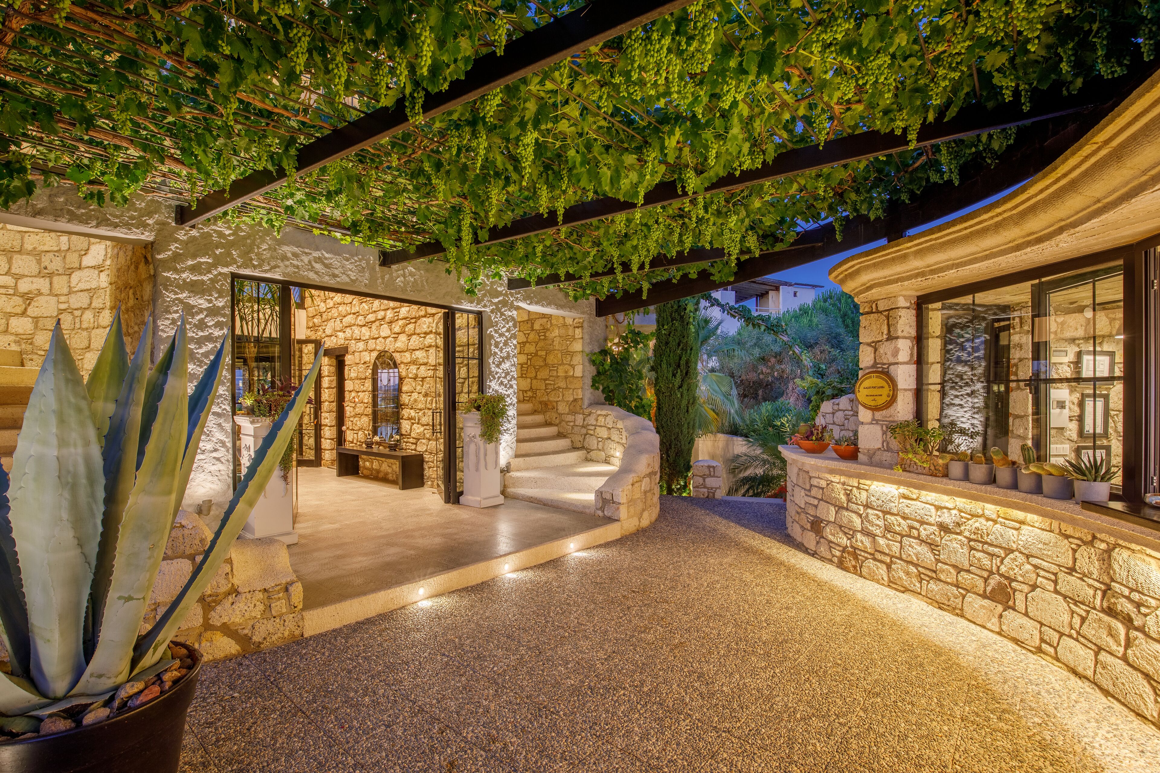 Alacatl Port Ladera Hotel