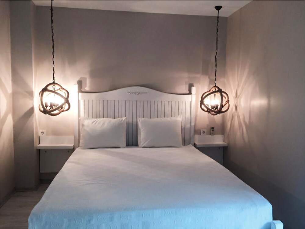 Erythros Boutique Hotel