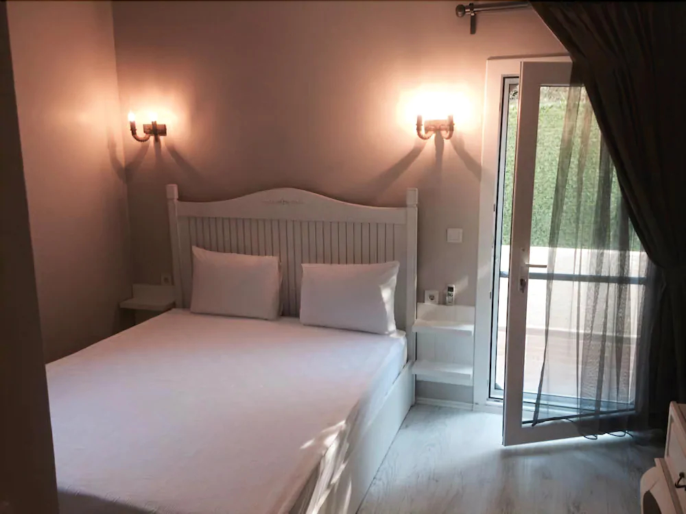 Erythros Boutique Hotel