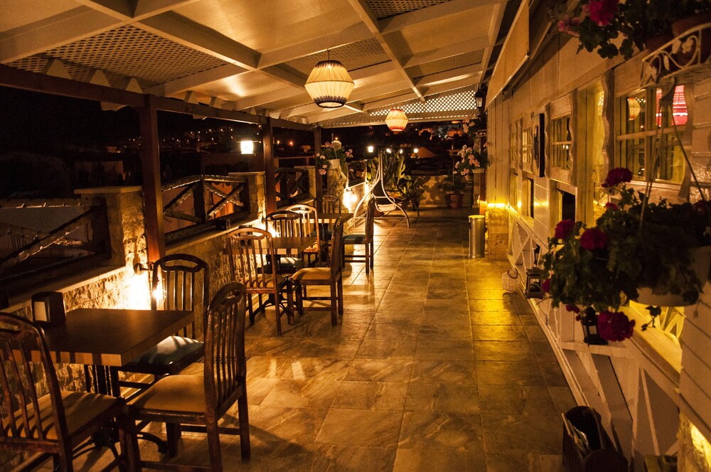 Golden Stone Hotel