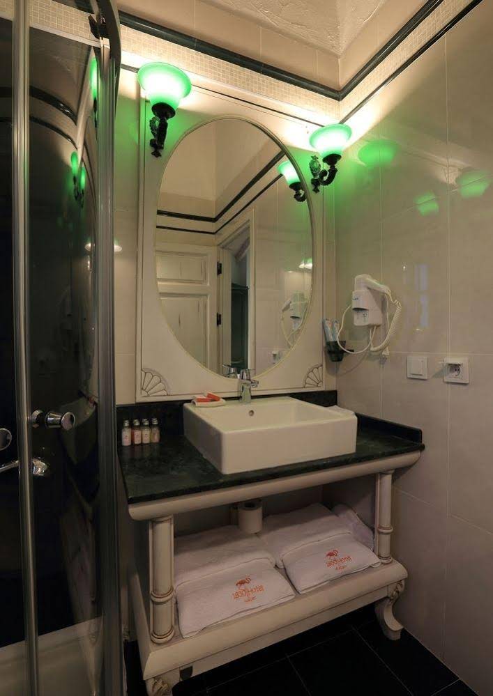 1850 Hotel