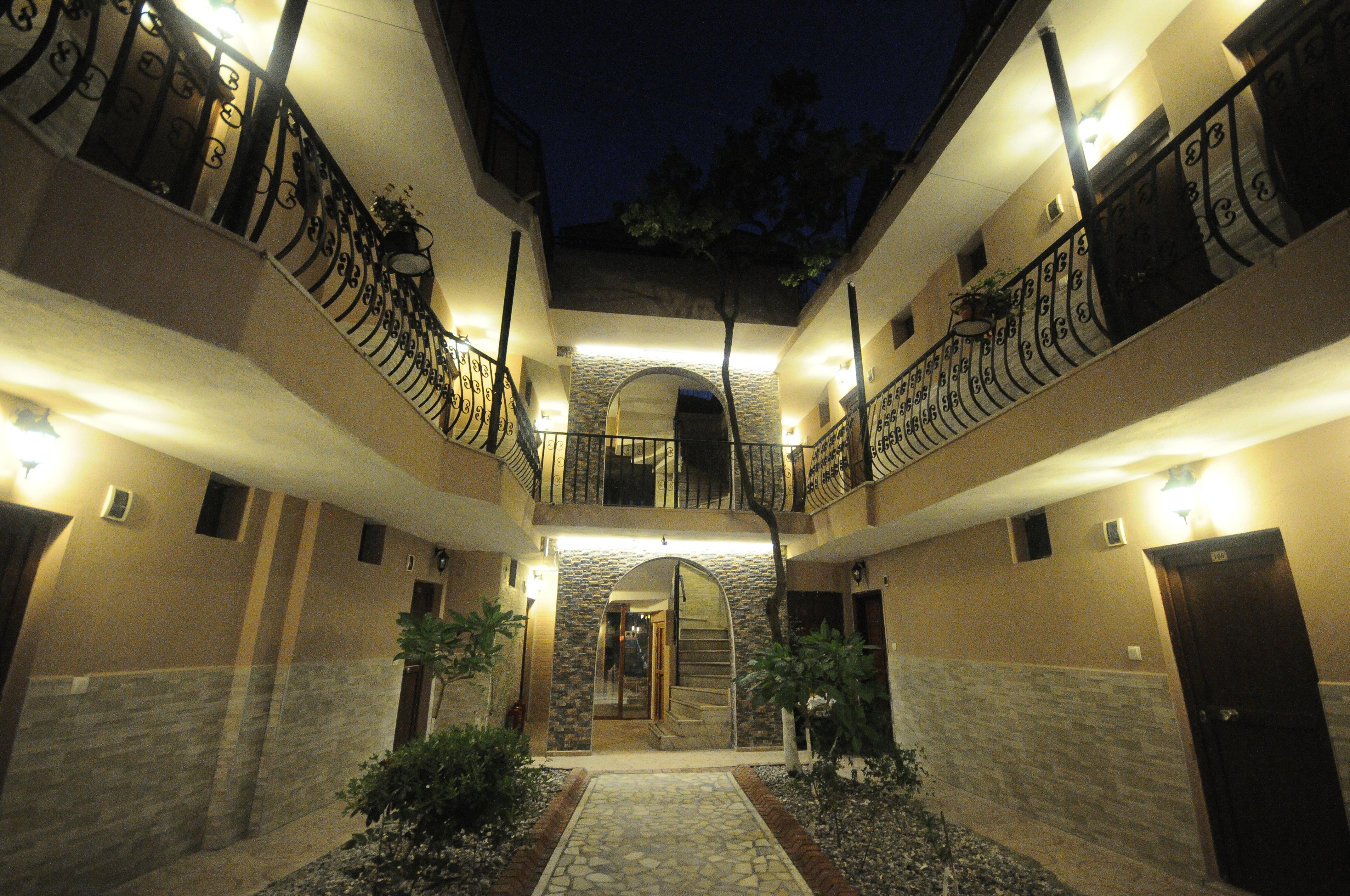 Palmyra Hotel & Sky Lounge