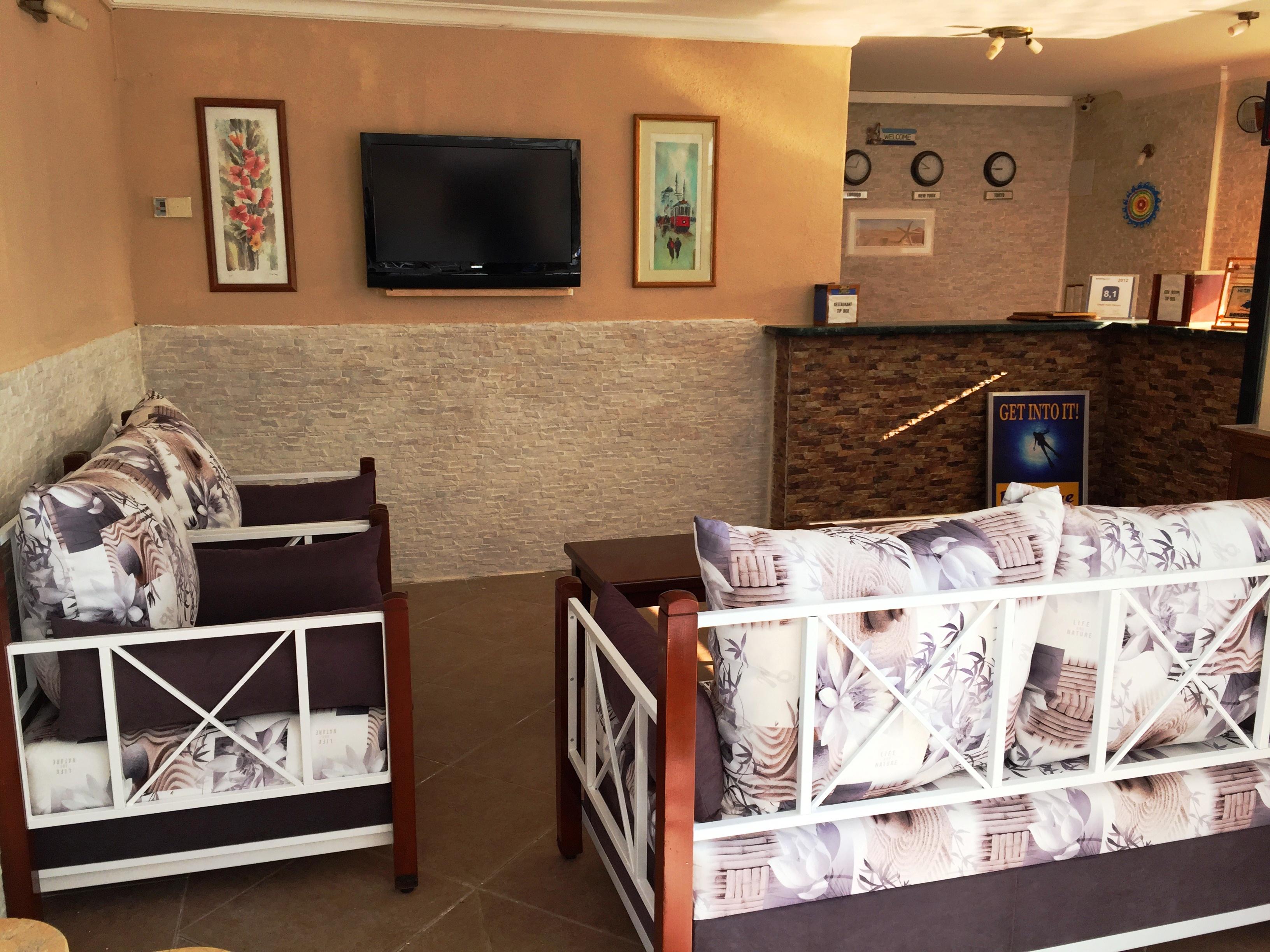Palmyra Hotel & Sky Lounge