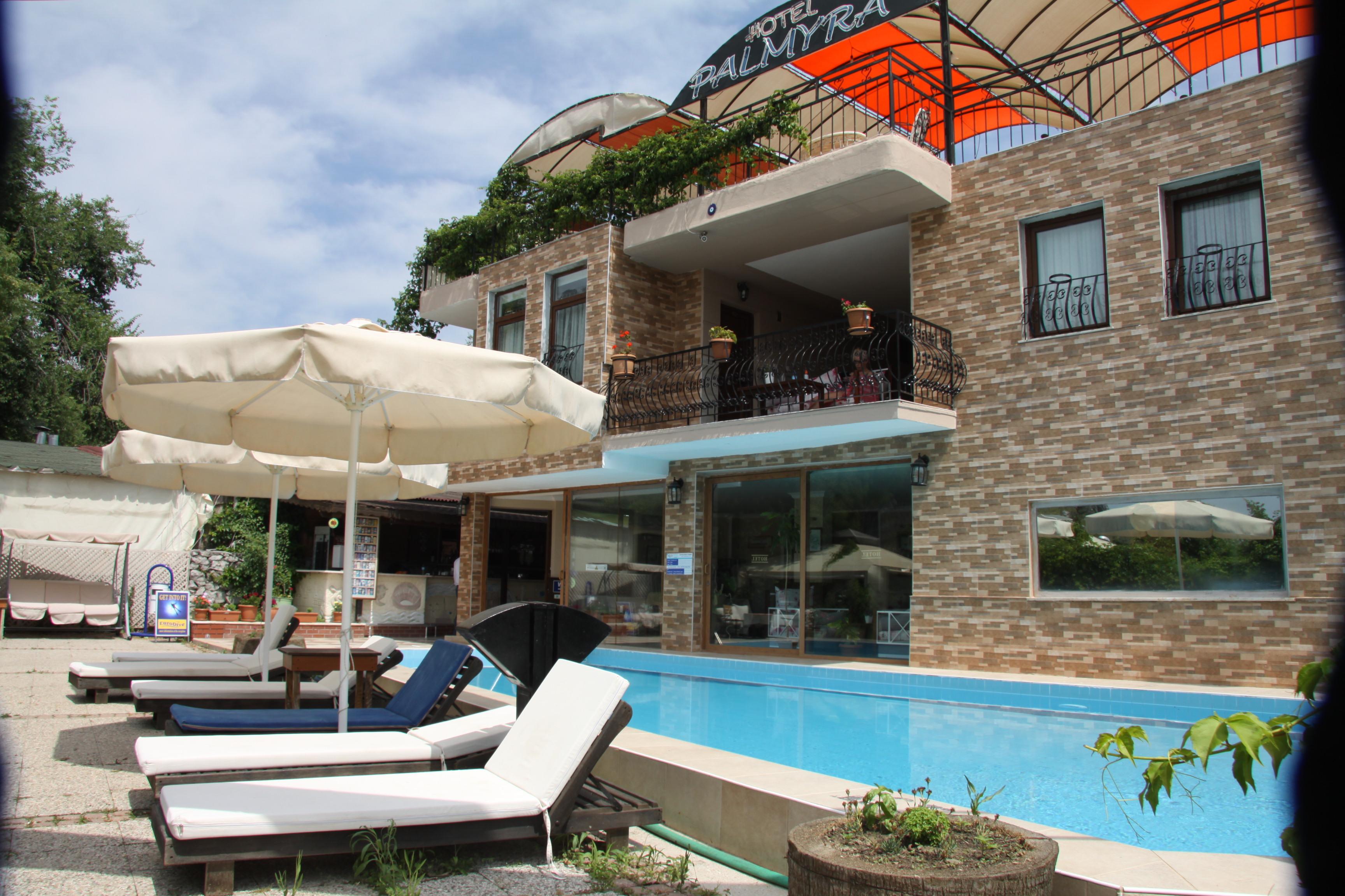 Palmyra Hotel & Sky Lounge