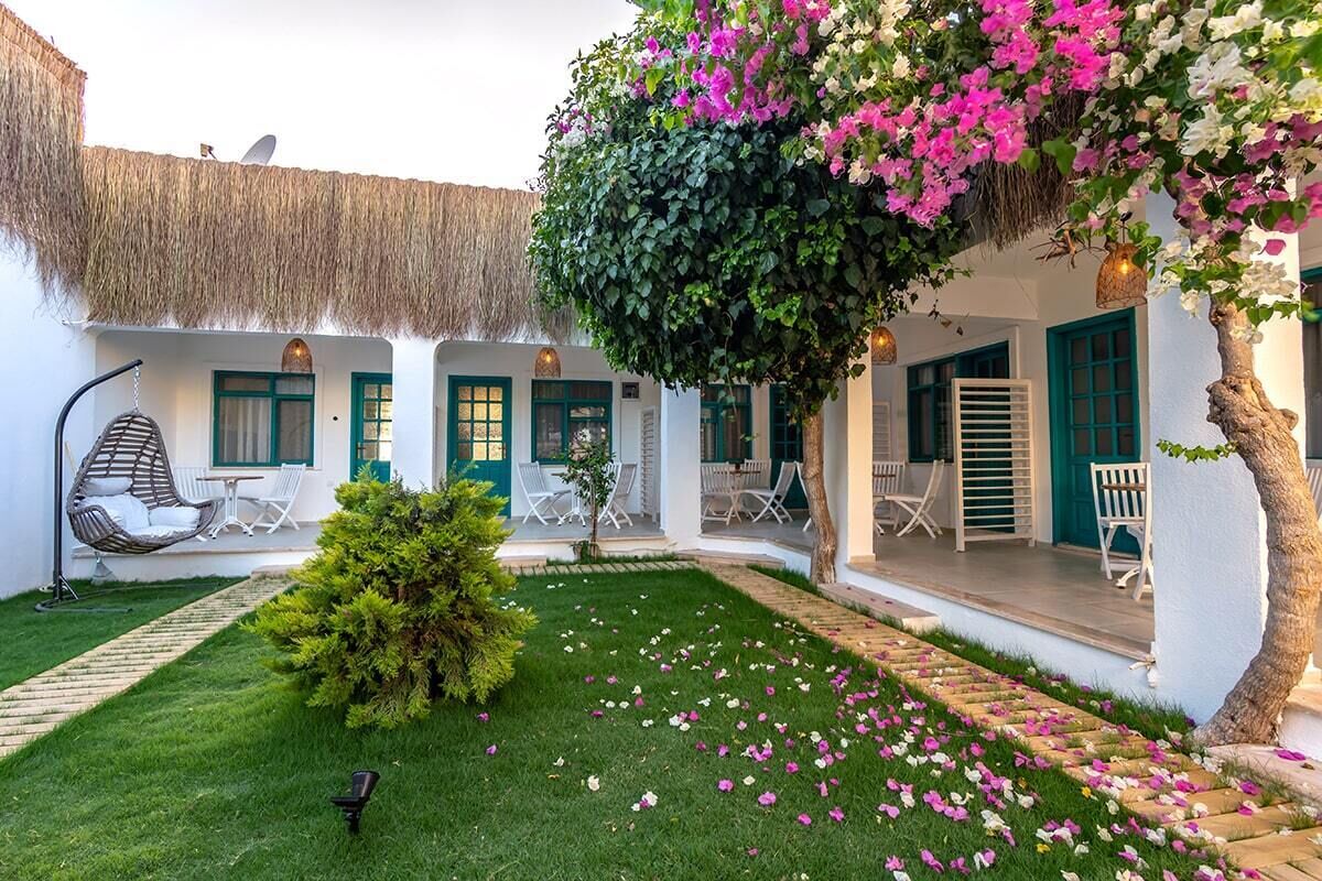 Avlu Butik Otel Palamutbuku