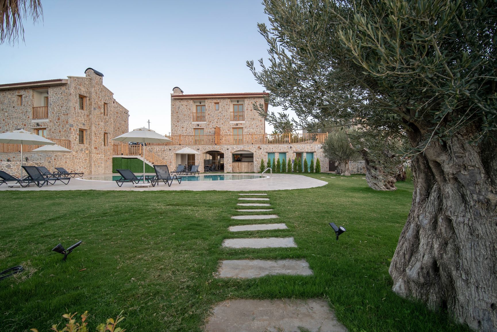 Zeyt Inn Hotel