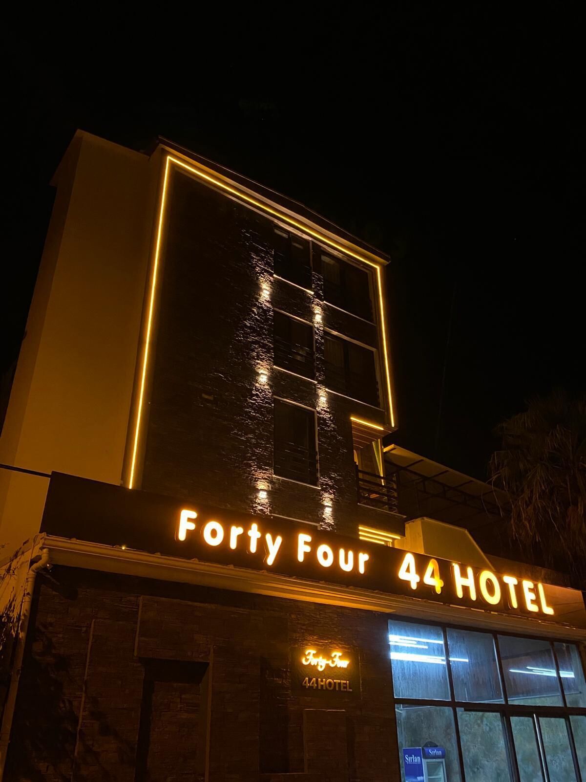 44 Hotel