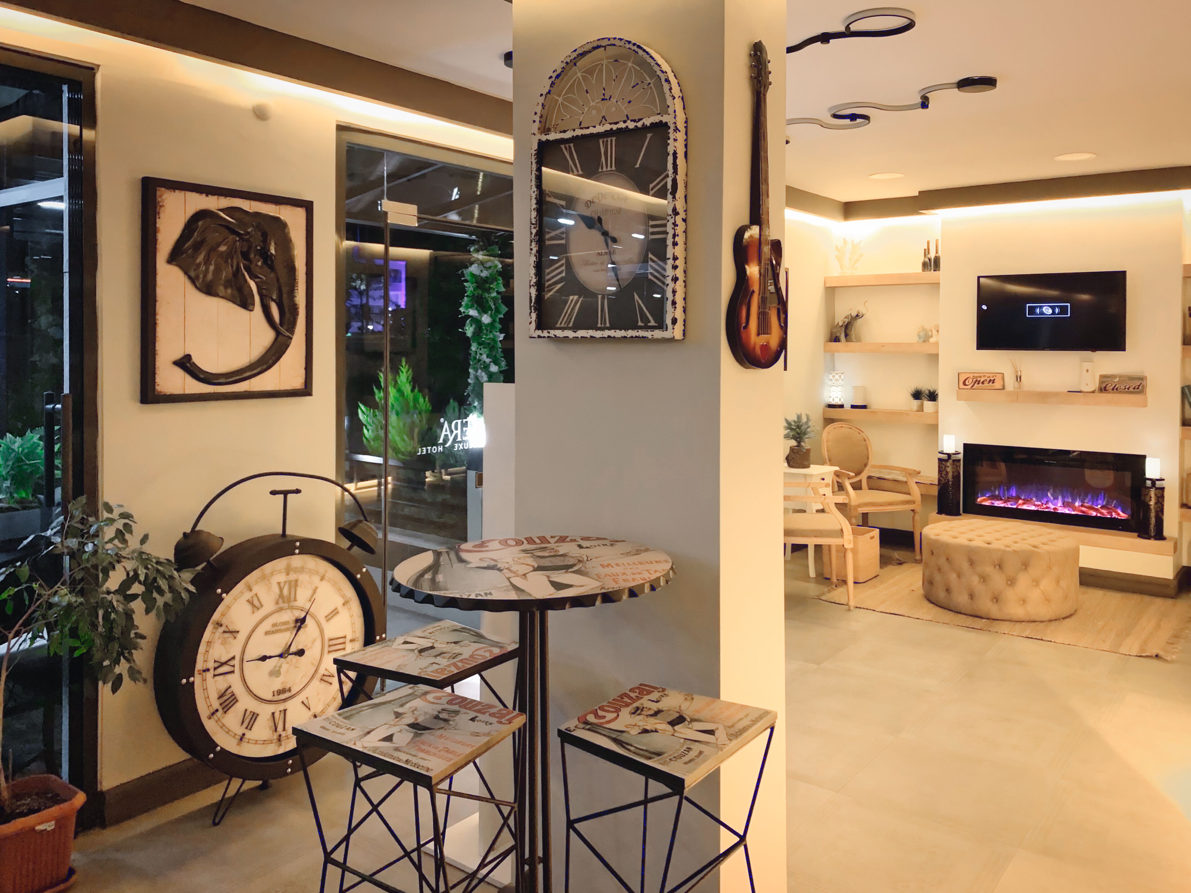 Lopera Deluxe Hotel
