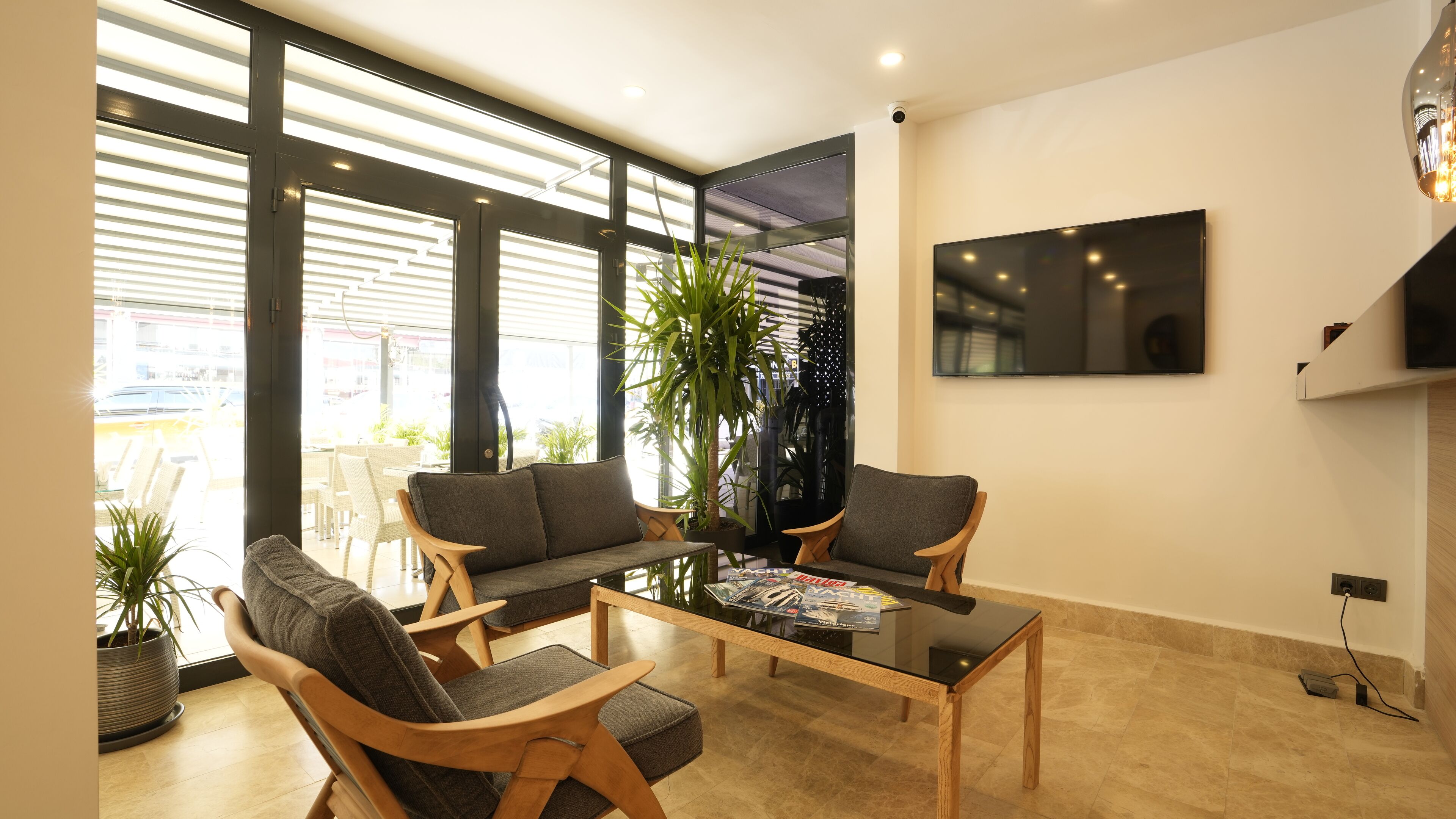 Alesta Seaside Residence