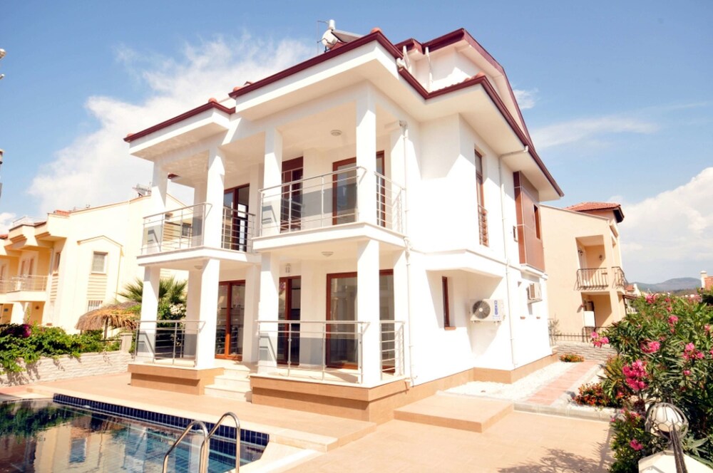 Aqua Marine Apartments