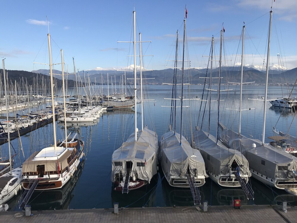 Ece Marina Suit