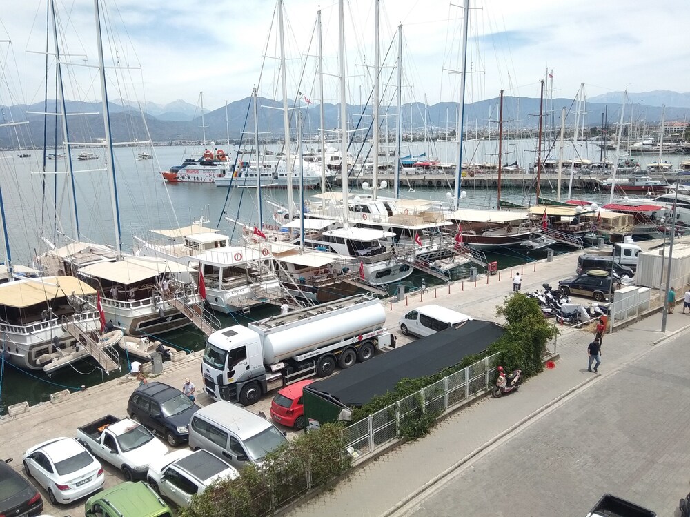 Ece Marina Suit