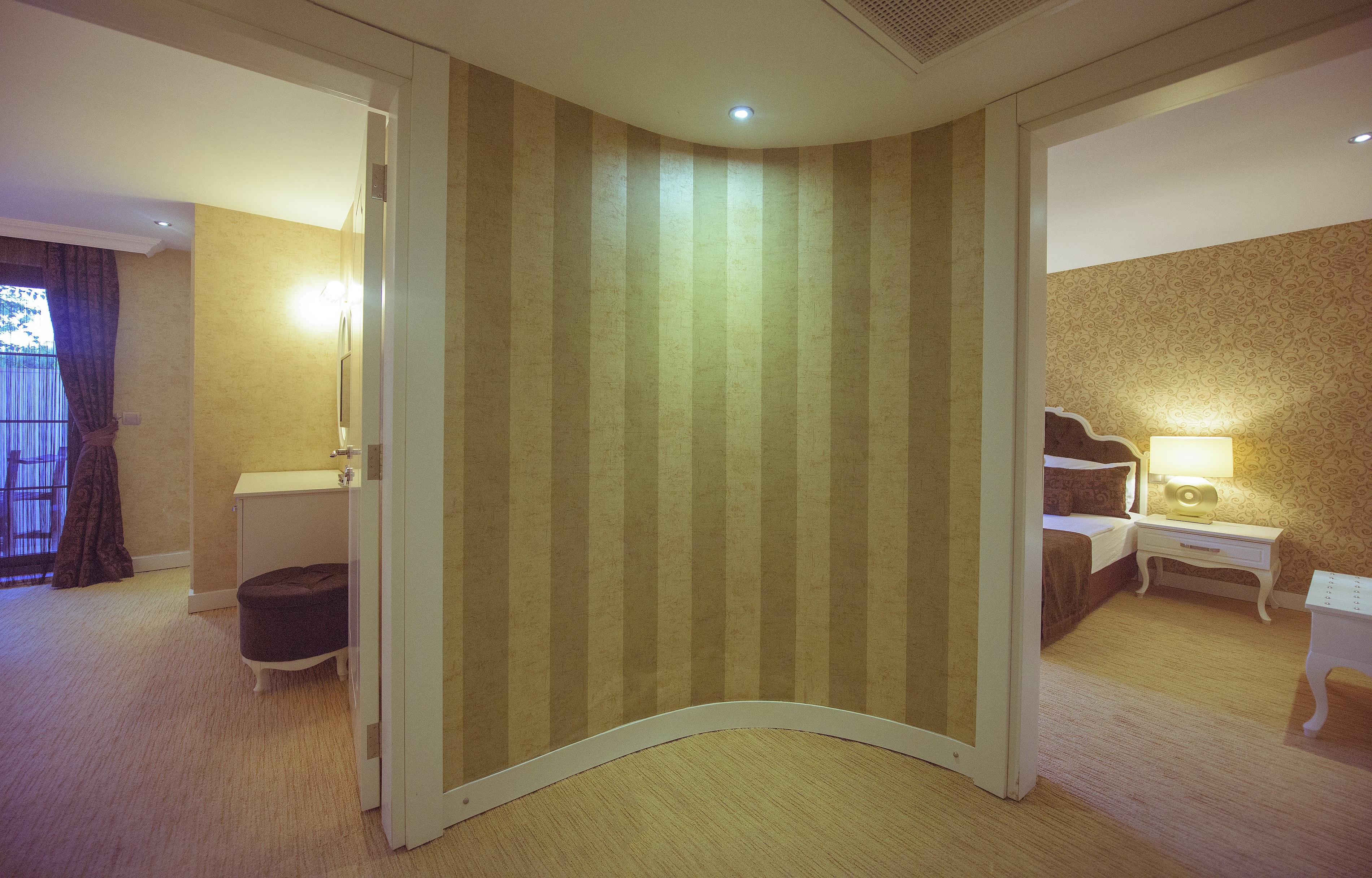 Han Deluxe Hotel & Suites