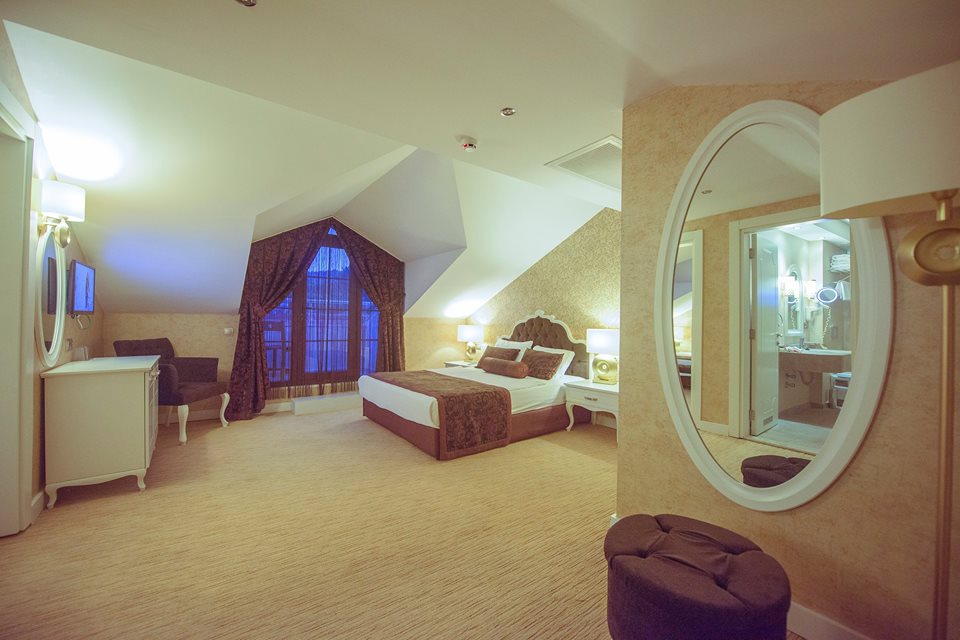 Han Deluxe Hotel & Suites