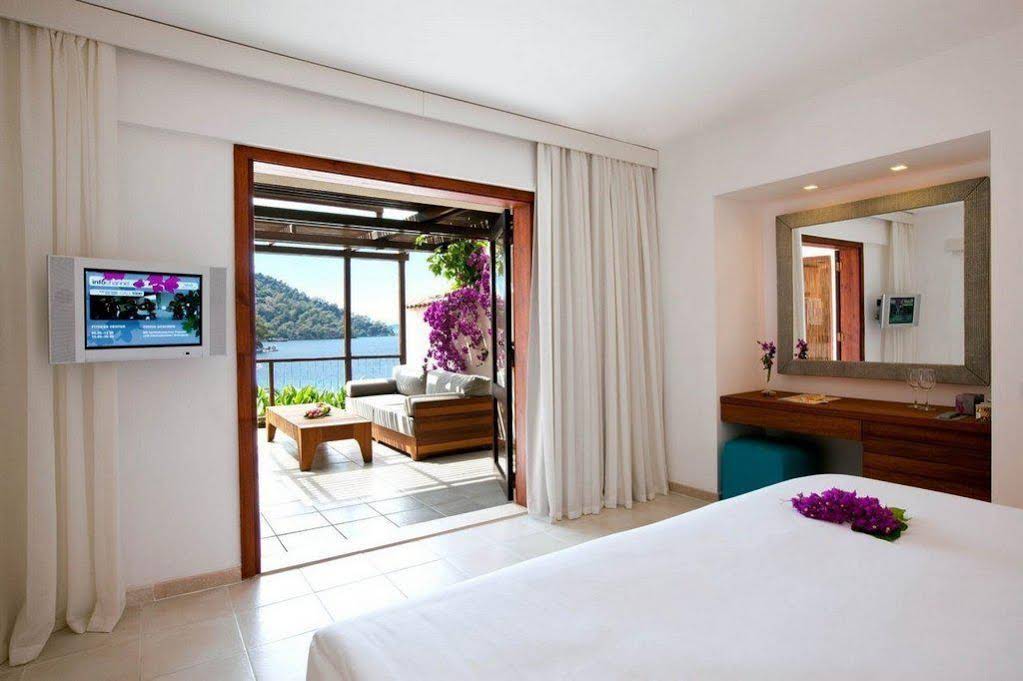Hillside Beach Club
