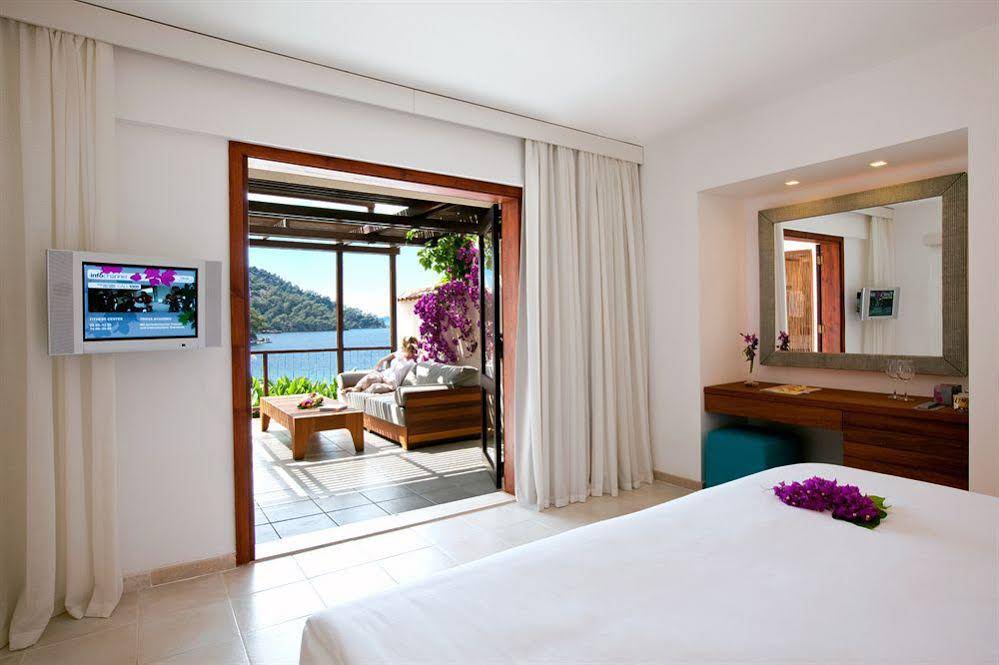 Hillside Beach Club