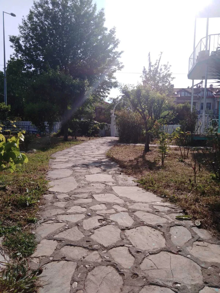 Hix Garden Apart Hotel