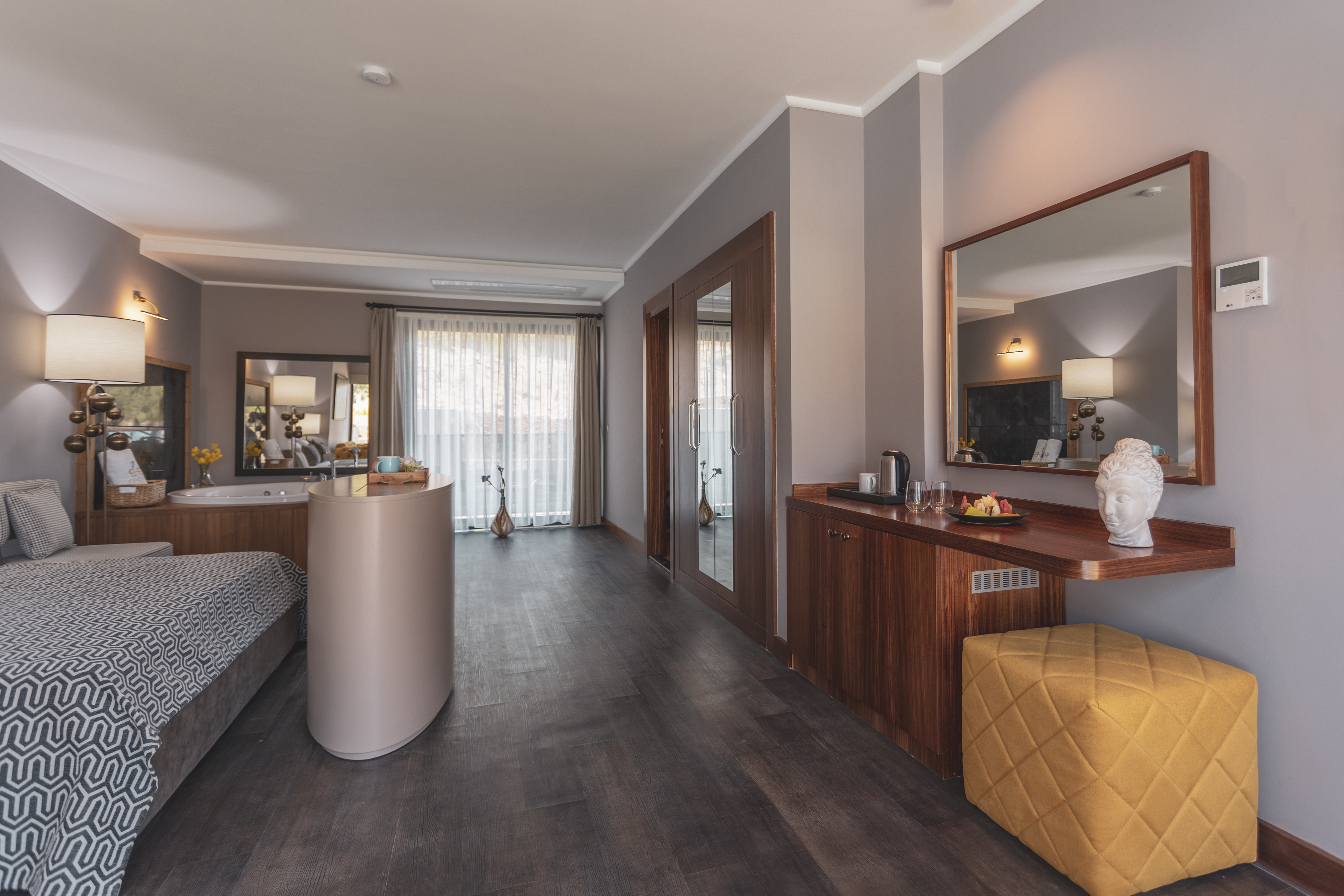 Orka Cove Hotel Penthouse & Suites