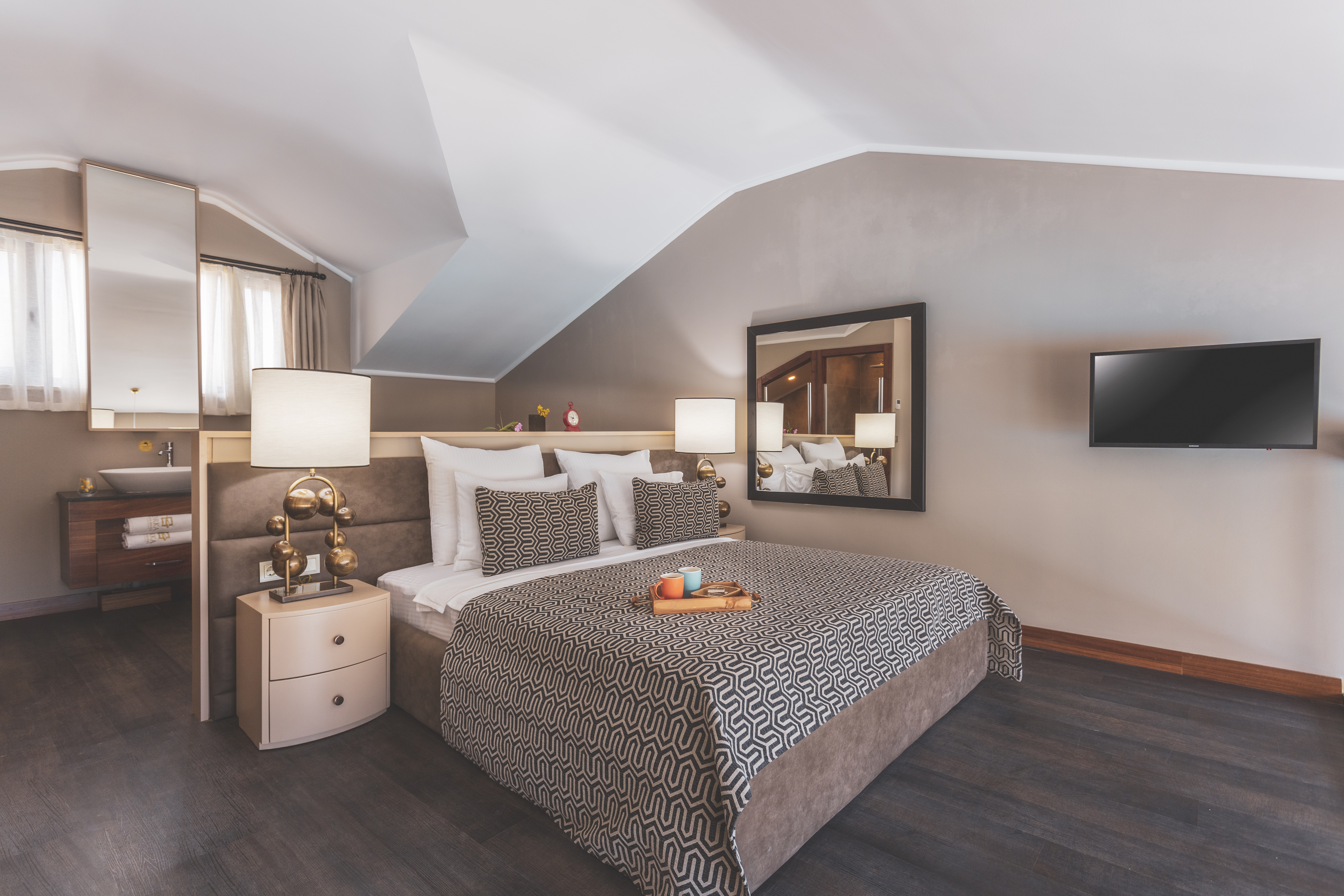 Orka Cove Hotel Penthouse & Suites