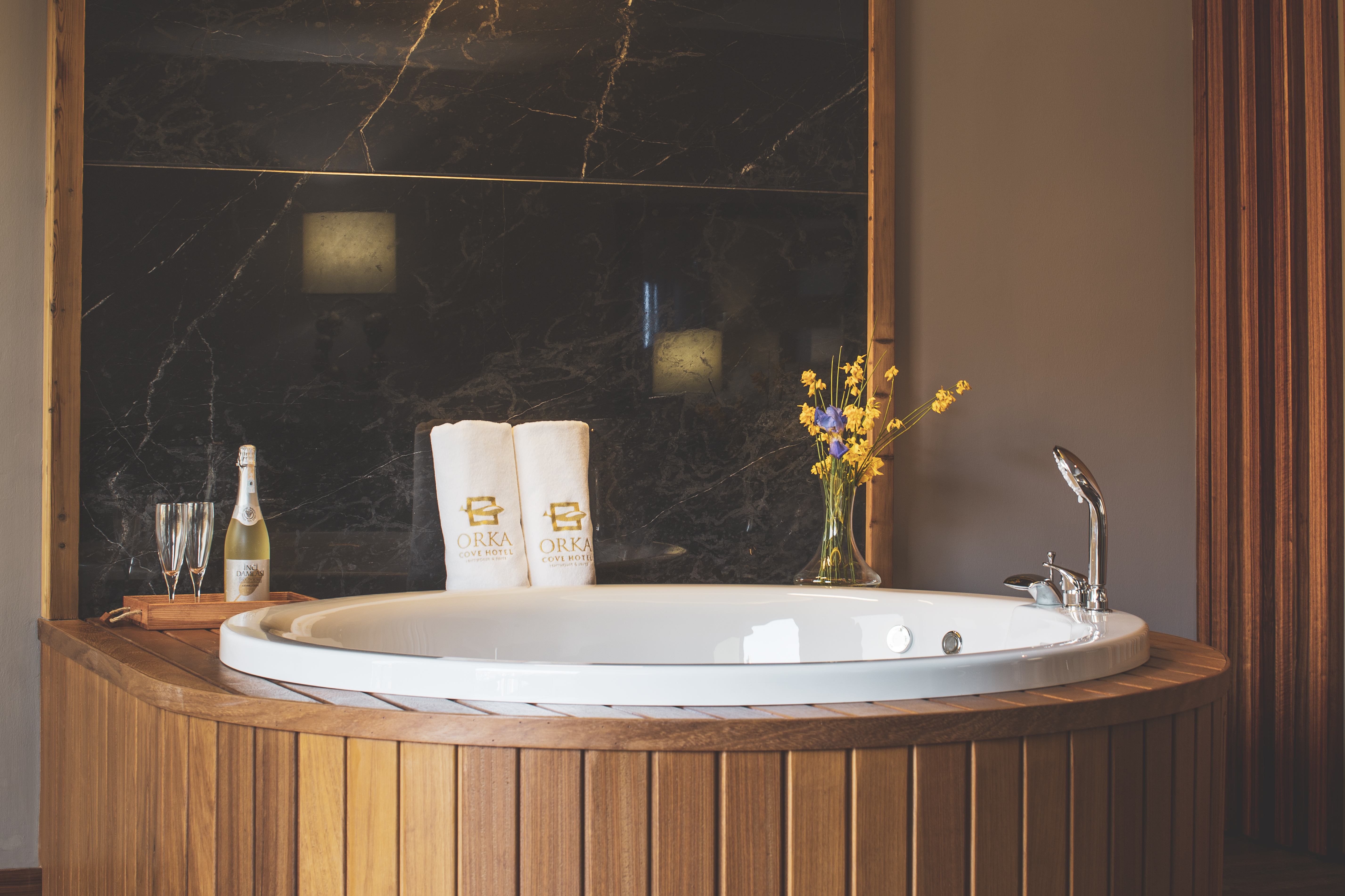 Orka Cove Hotel Penthouse & Suites