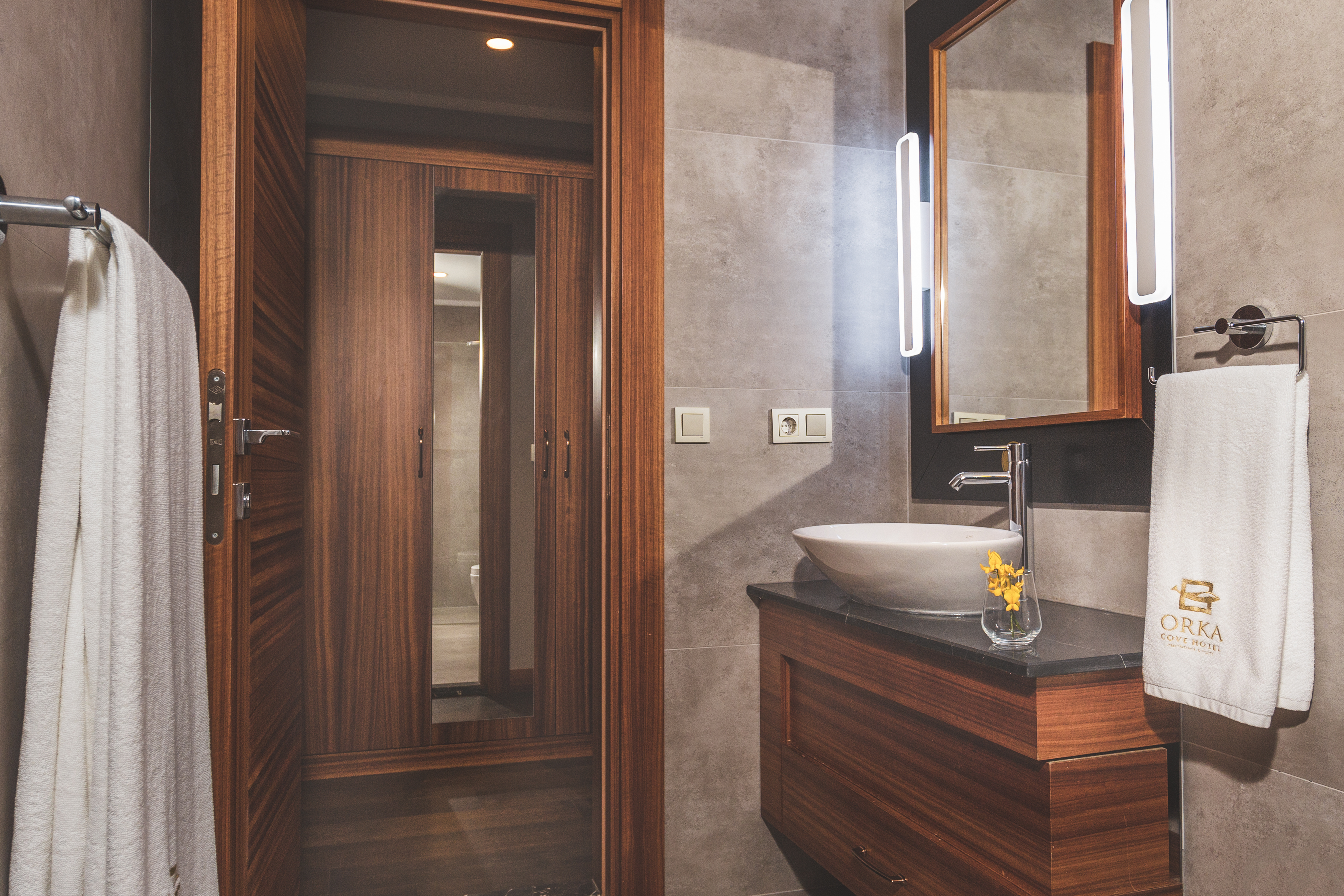 Orka Cove Hotel Penthouse & Suites