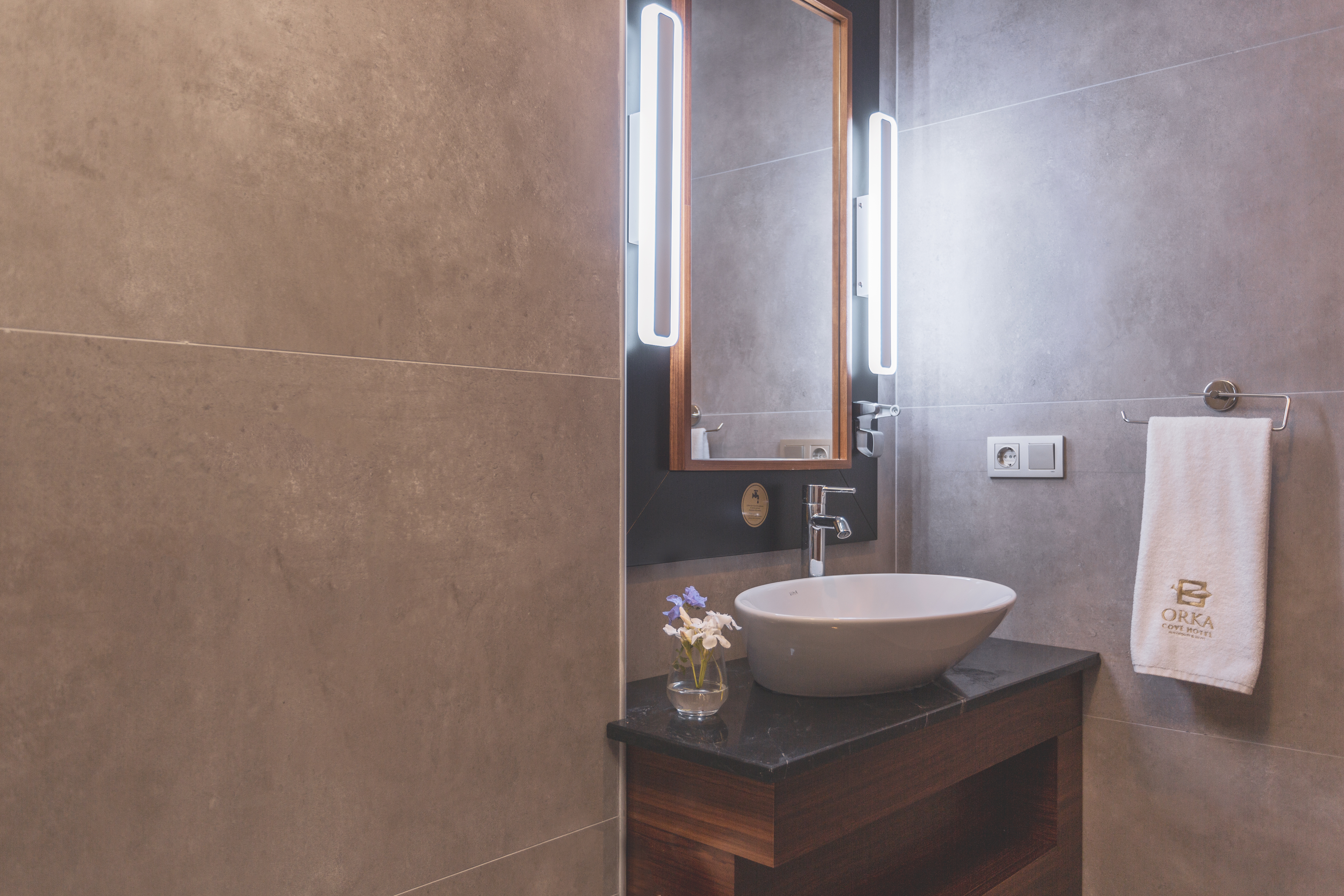Orka Cove Hotel Penthouse & Suites