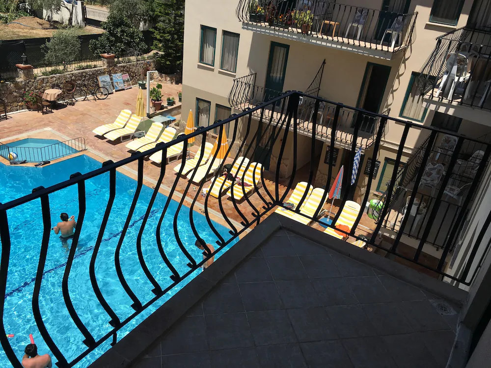 Poppy Apartments