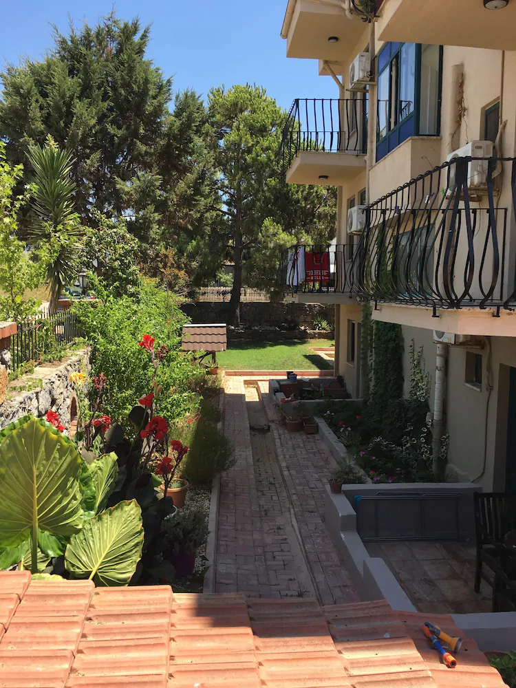 Poppy Apartments