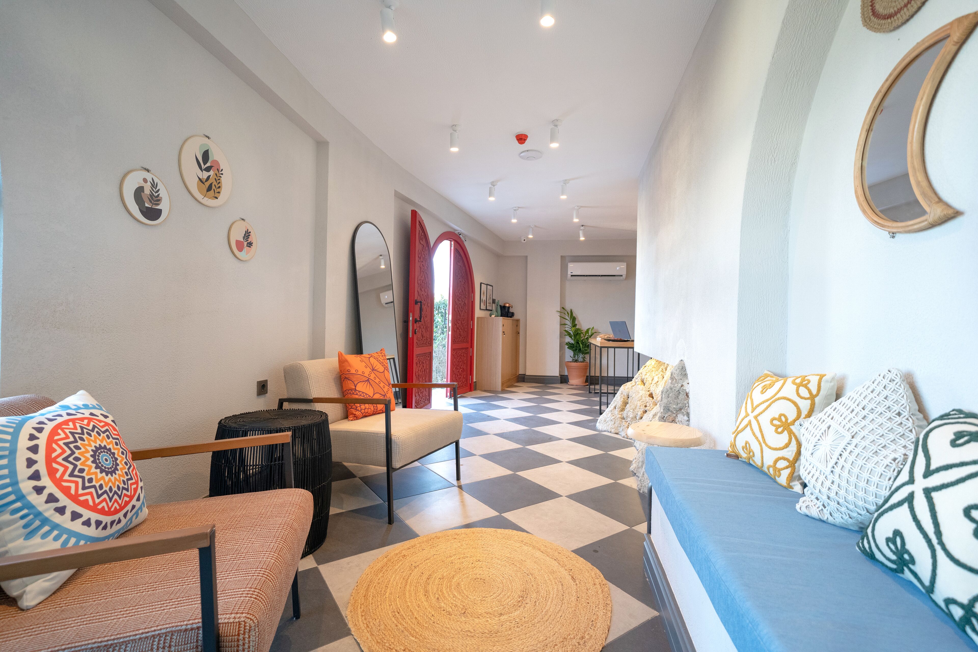 Reddoors Suites