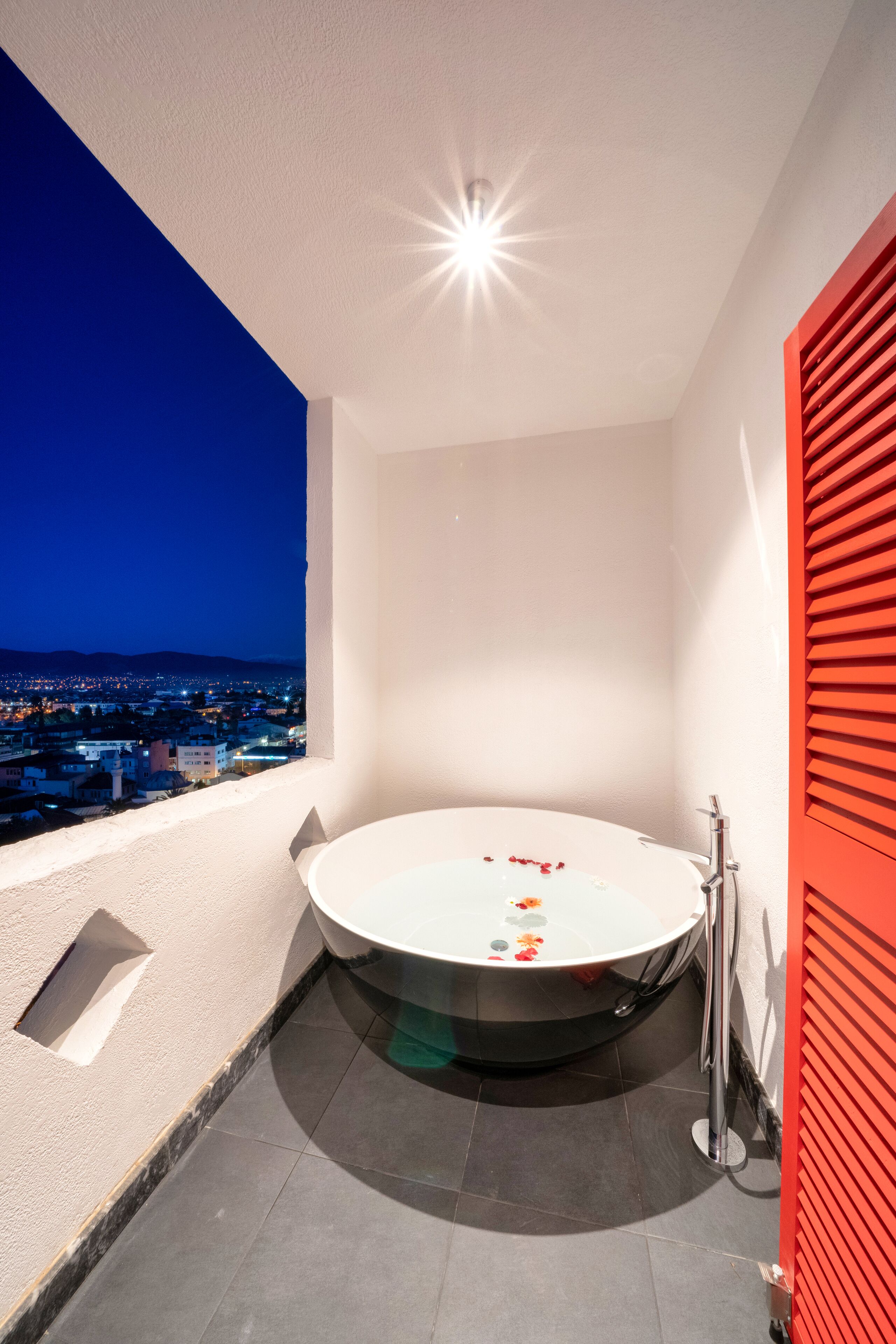 Reddoors Suites